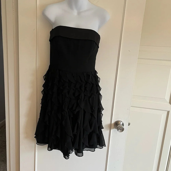 White House black market  formal
Black strapless dress size 4 Prom, Party edgy - Picture 1 of 13